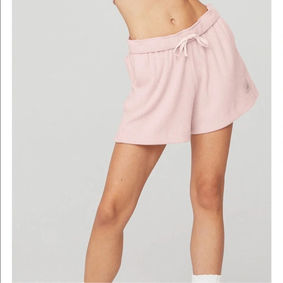 Alo Yoga Muse Shorts Ribbed Knit Sweat Short in Light Pink Small - Picture 1 of 7